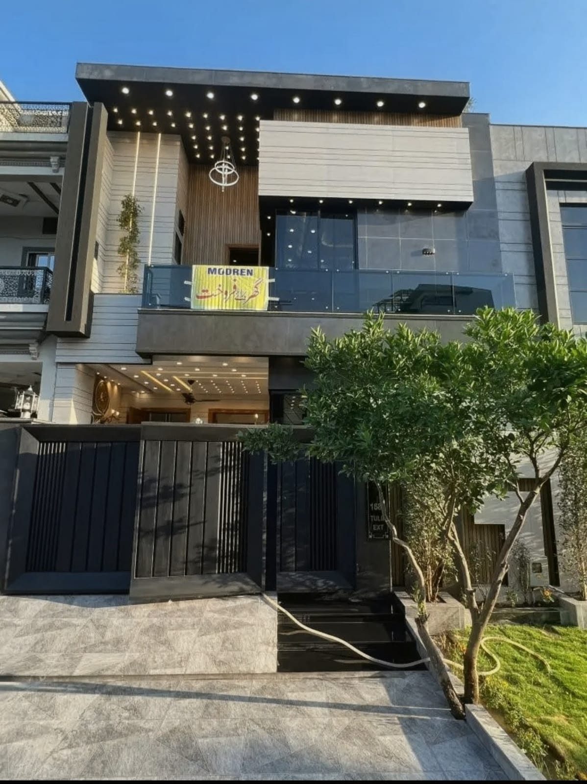 5 Marla Modern Luxury House Solid Construction Balcony Front Lawn Car Porch, Park View City Lahore